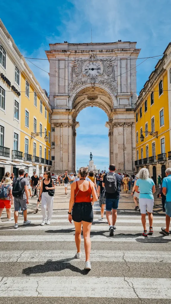 Arco da rua Augusta aan de praca do commercio is de toegangspoort tot het historische lissabon en een van de eerste dingen die je doet op je citytrip naar Lissabon