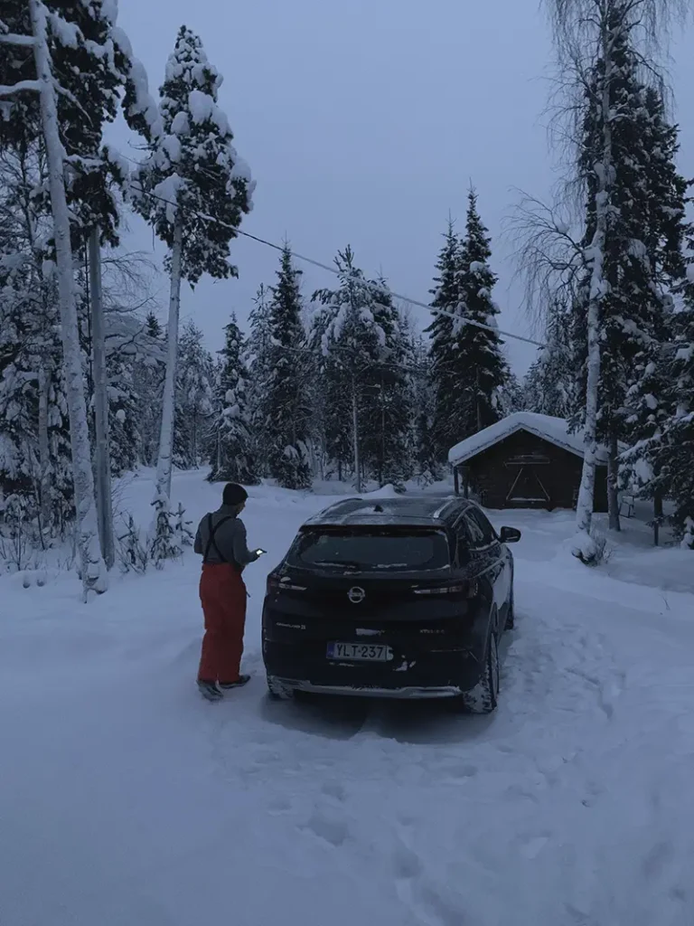 Rijden met een auto in lapland in de winter is niet zo moeilijk