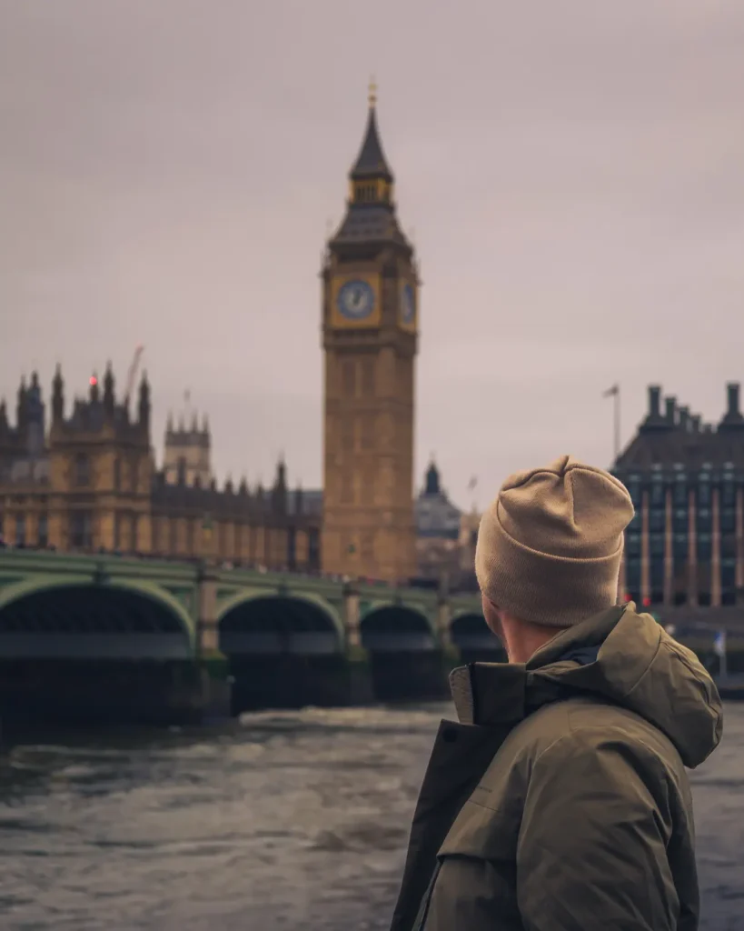 Big Ben en de Thames gezien tijdens een wandeling door centraal Londen