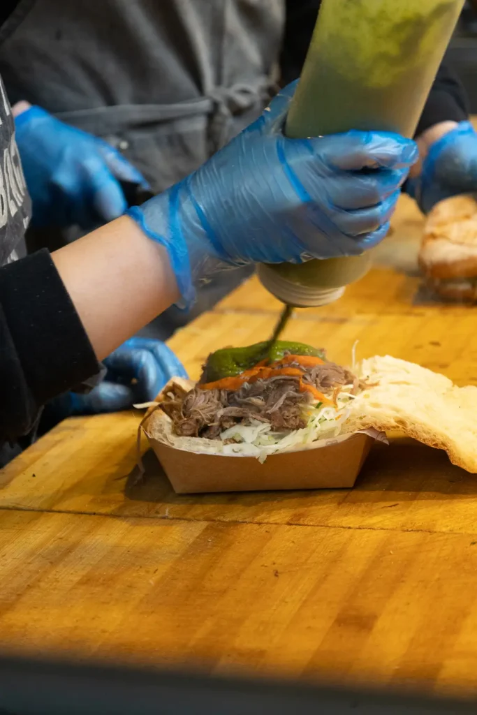 Eetkraampje op Borough Market met streetfood in Londen centrum