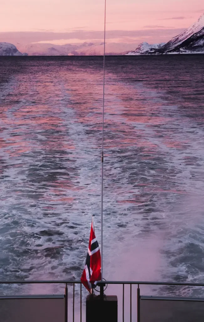 de tocht naar de voedergronden duurt enkele uren maar is wel prachtig tijdens de poolnacht