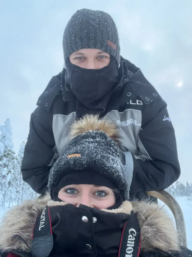 Een goede bescherming van gezicht en handen is essentieel bij je reis naar Lapland