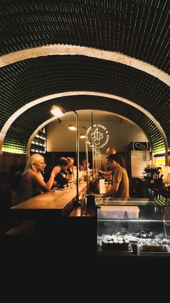 By the Wine wijnbar is een must-do in lissabon met heerlijke lokale wijnen en delicatessen