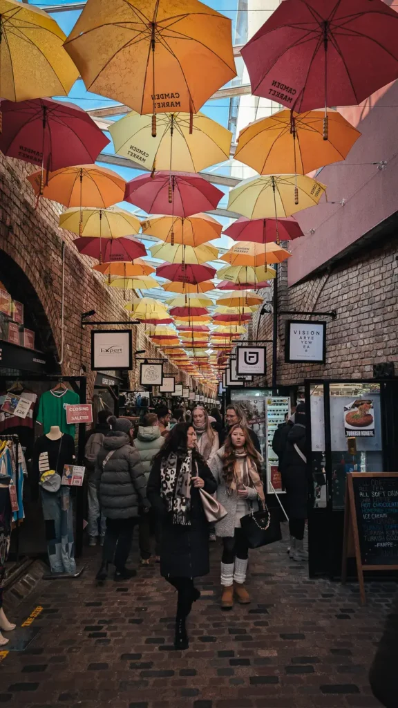 Camden market gezellige markt met artistieke winkels en unieke tweedehandszaakjes