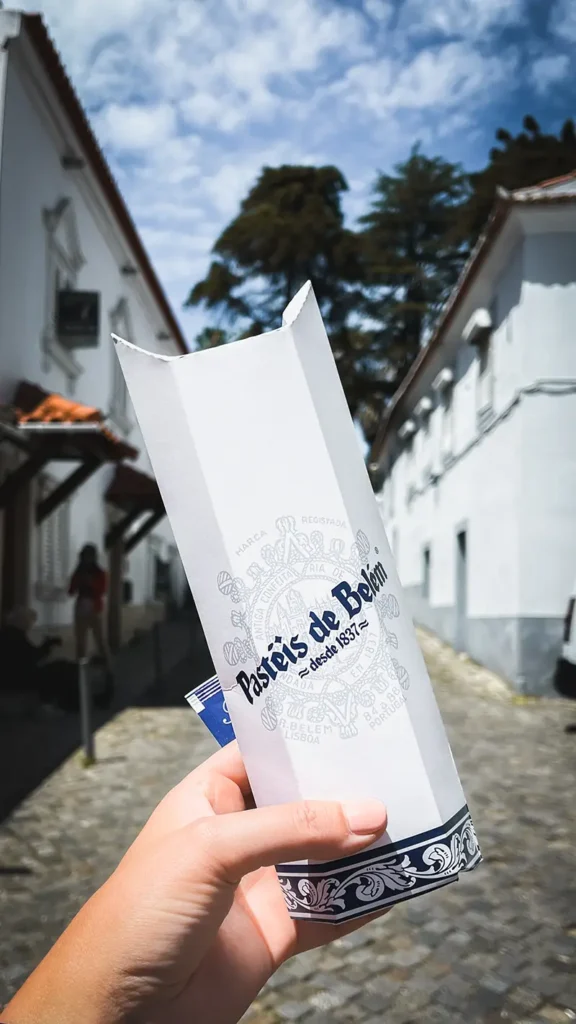 de pasteis de belem van de iconische bakkerij kan je ook gemakkelijk meenemne in een doosje