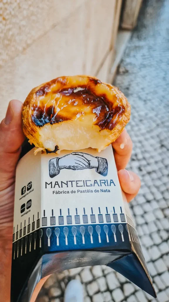 Je kan de pastel de nata van manteigaria ook gemakkelijk meenemen voor later