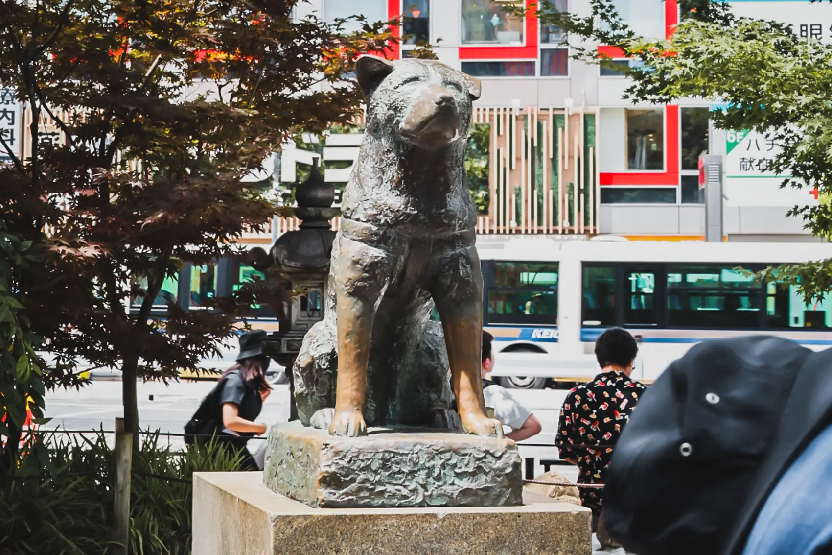 Het Hachiko-standbeeld in Shibuya, een ontroerend en iconisch symbool bij wat te doen in Tokyo