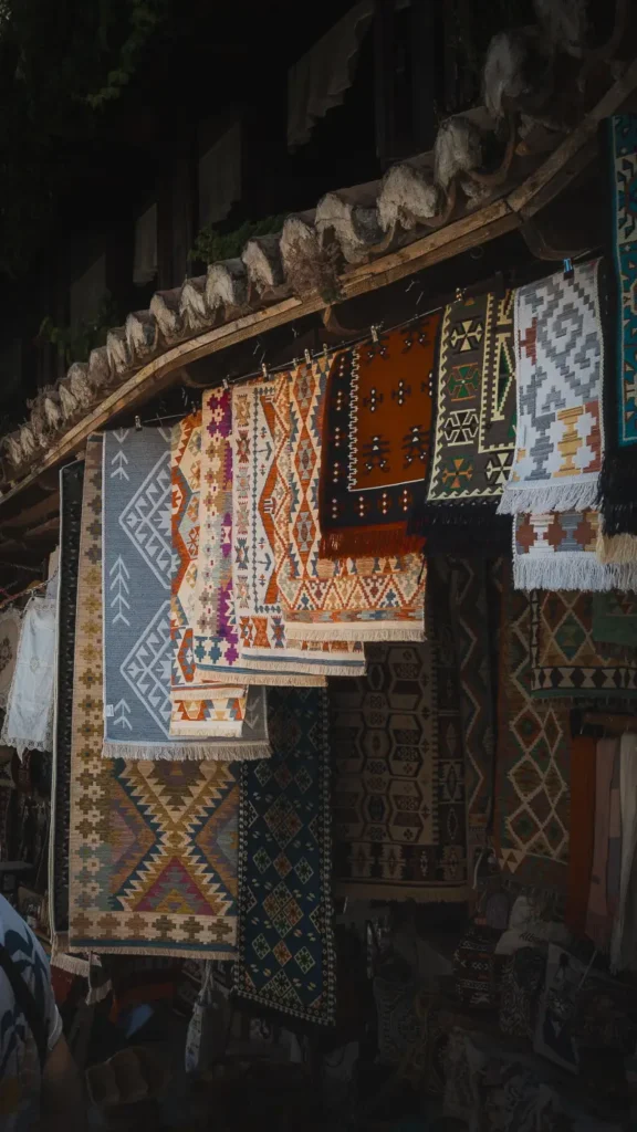 Kleden te koop als souvenir voor je balkan trip in Kruje