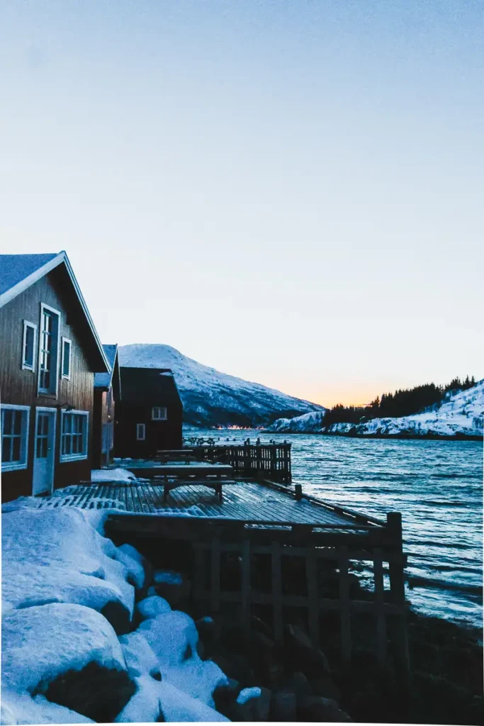 Lauklines heeft chalets aan het water waardoor je in alle rust naar het noorderlicht kan kijken