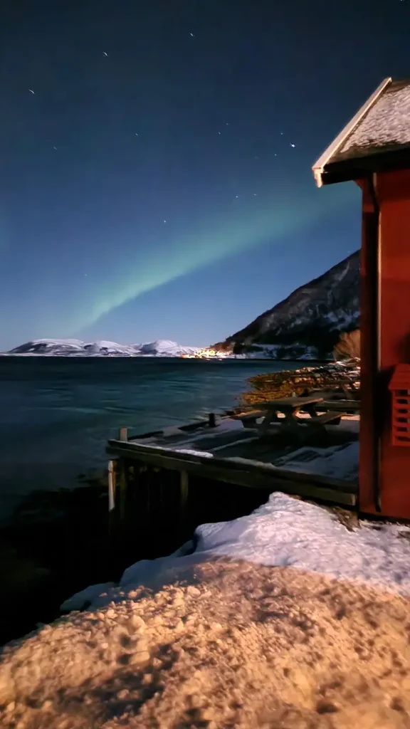Een eerste glimps van het noorderlicht op de eerste avond van onze dagplanning door Tromso