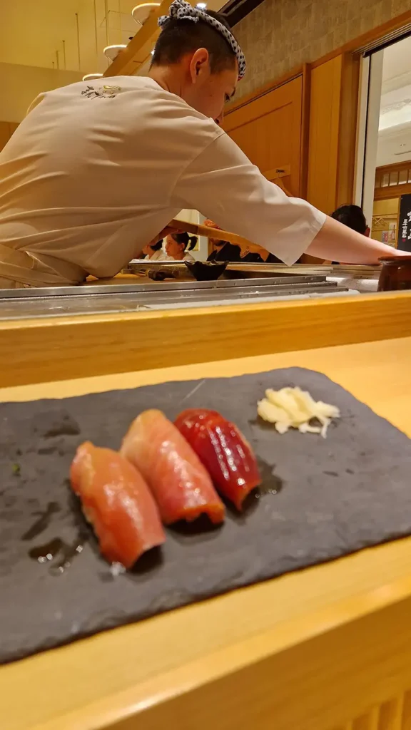 Omakase sushi in Tokyo met verse nigiri aan de toog