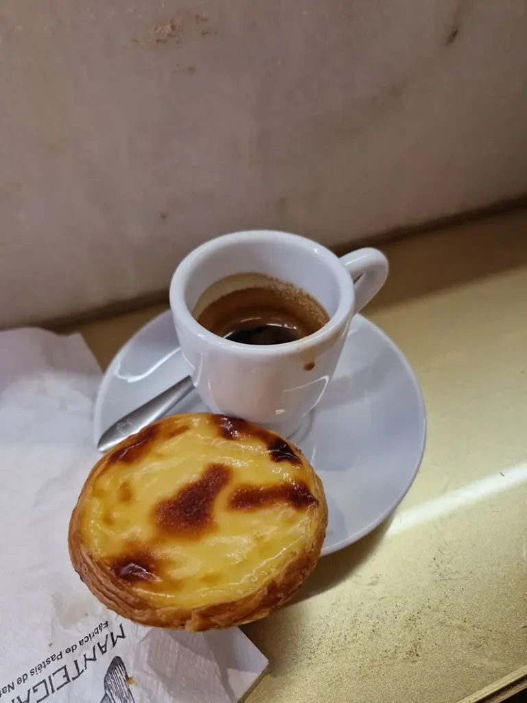 Pastel de nata eten is een must tijdens 4 dagen in Lissabon