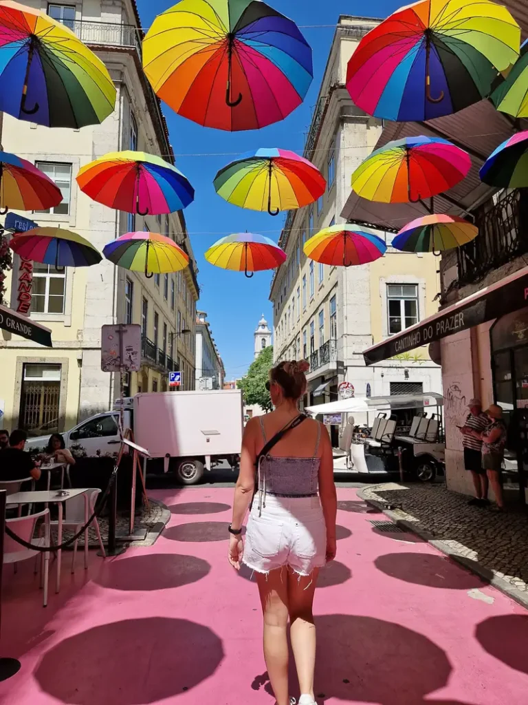 Pink street is de plek als je houdt van uitgaan. Vooral 's avonds komt dit helemaal tot leven