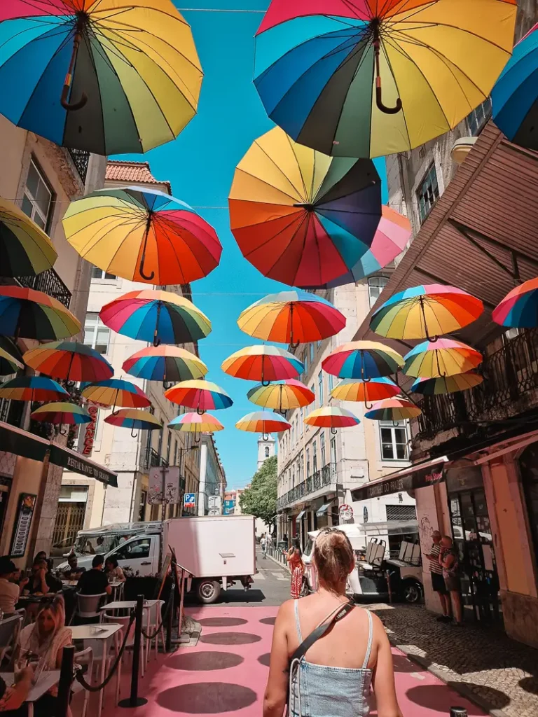 Pink street bars en uitgaansbuurt in Lissabon