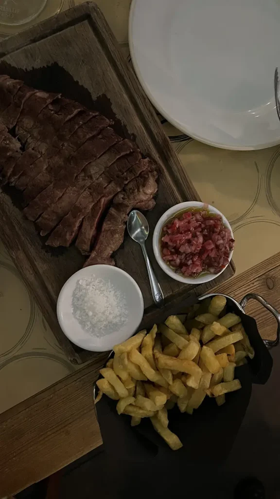 pluma iberico is het topgerecht bij by the wine wijnbar tijdens je citytrip naar lissabon
