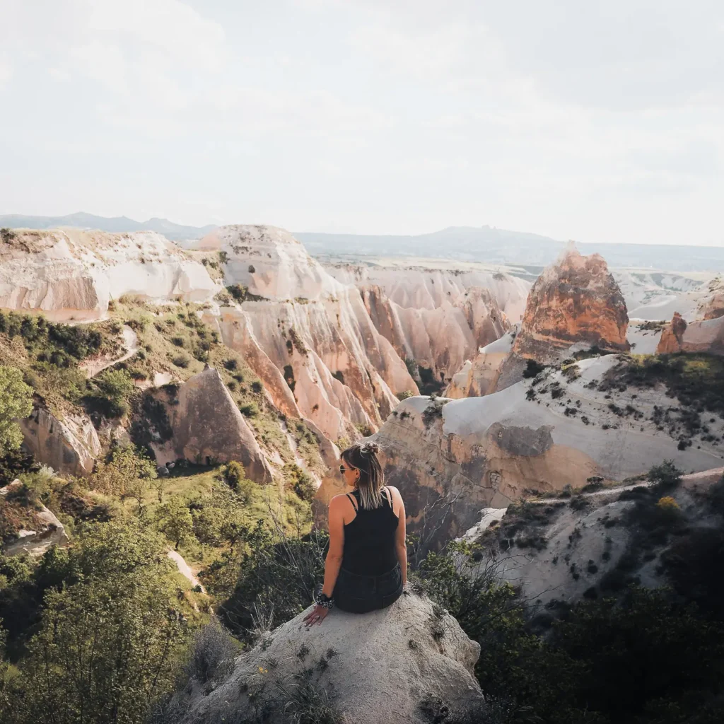Uitzicht over de valleien van Cappadocië