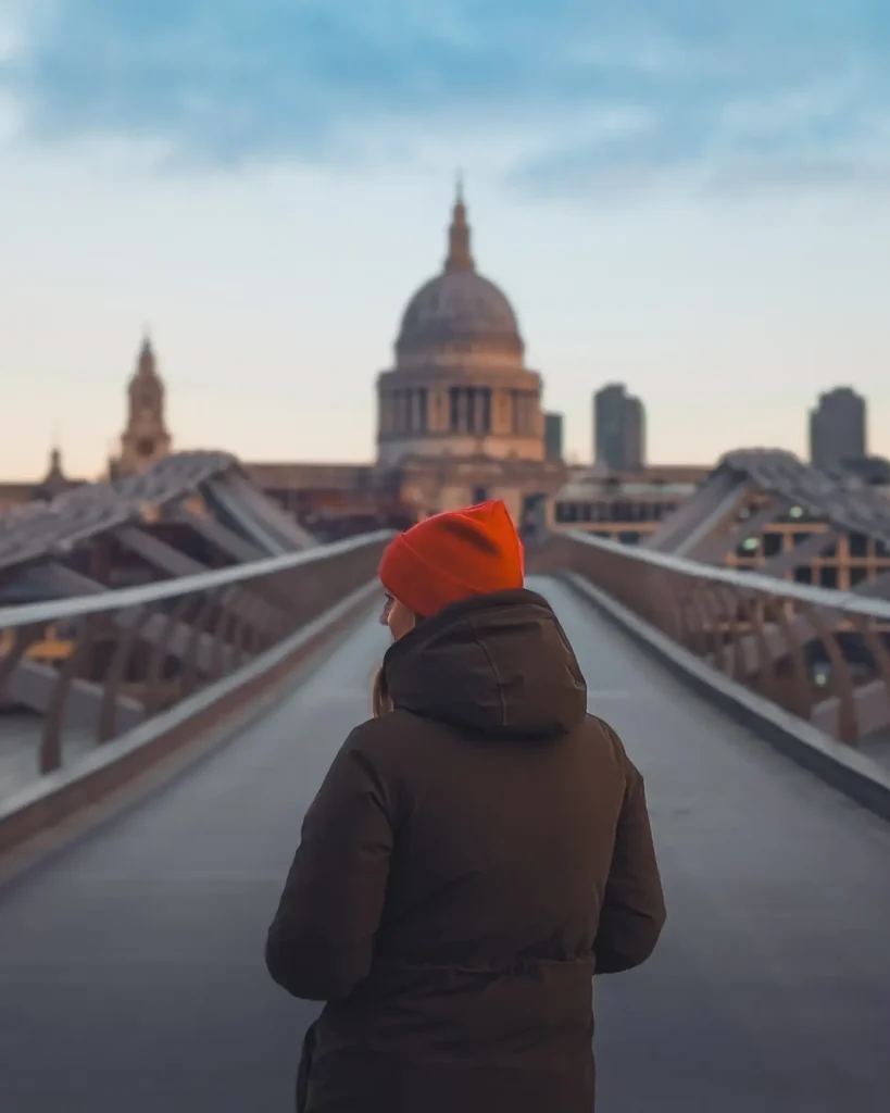 Millennium Bridge met St Paul’s Cathedral in Londen