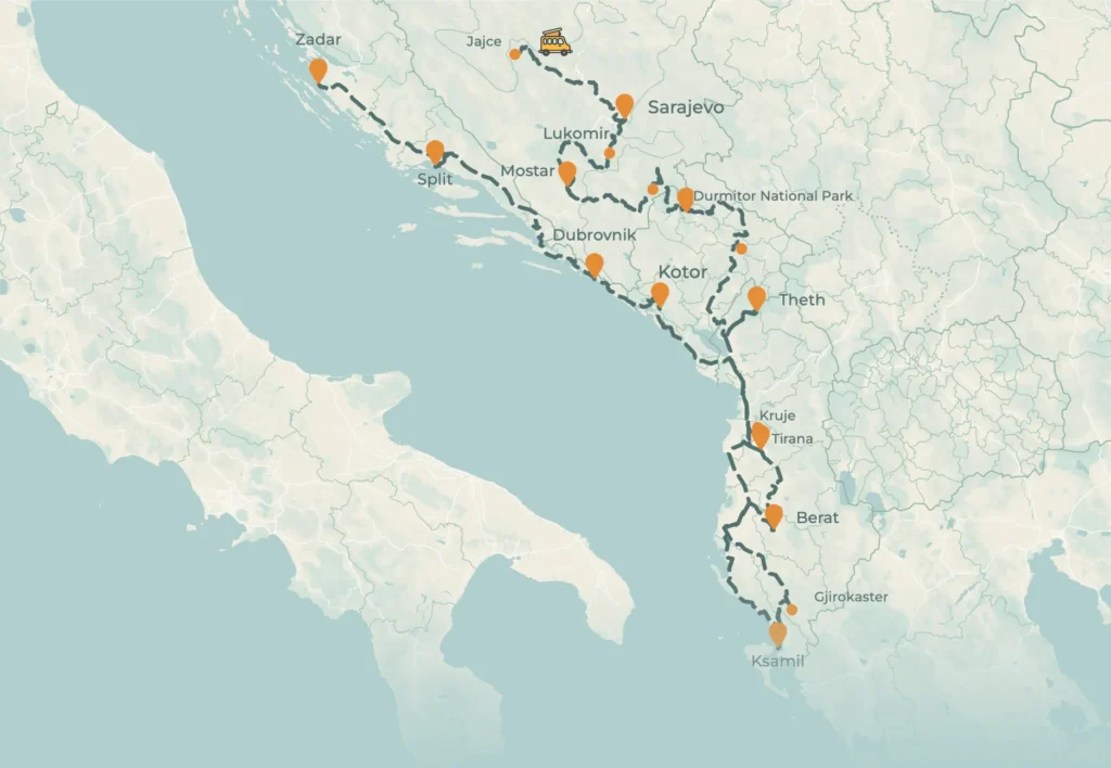 Kaart van Balkan landen met uitgestippelde roadtrip route