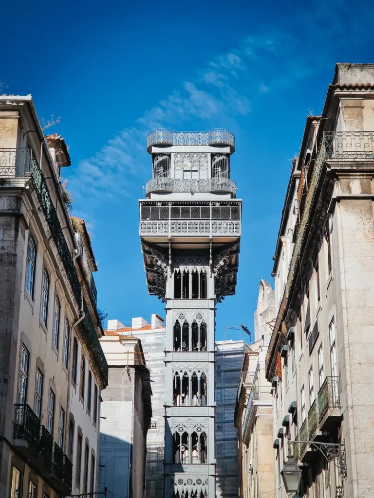 de santa justa lift bezoek op je op dag 1 van je bezoek aan Lissabon en is een van de top dingen om te doen in Lissabon