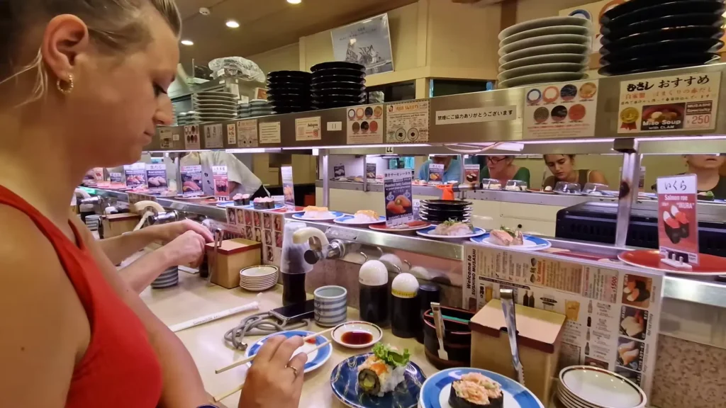 Kaiten sushi op lopende band in Japan
