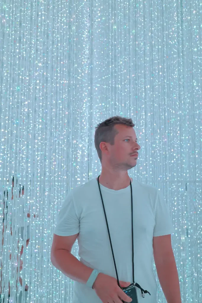 TeamLab in Tokyo als voorbeeld van betaalde bezienswaardigheid in Japan