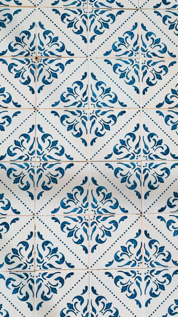 Lissabon staat gekend om zijn gekleurde tegels of azulejos. Er is zelfs een museum erover