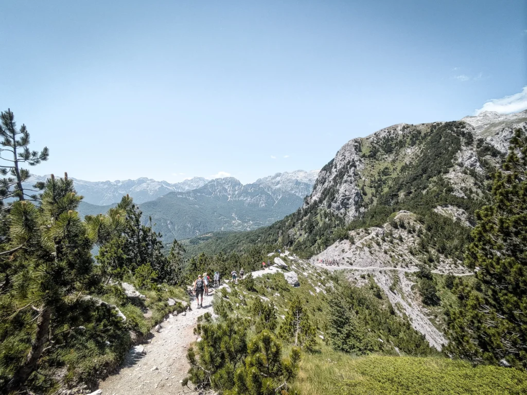 Uitzicht tijdens de hike van Theth naar Valbona tijdens een reis naar Albanie