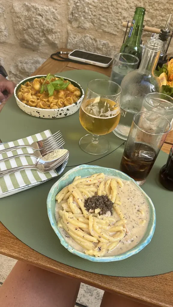 2 borden pasta in authentieke trattoria Carmen in Dubrovnik