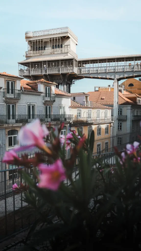 De Santa Justa lift in het stadscentrum van Lissabon als bekende bezienswaardigheid tijdens citytrip